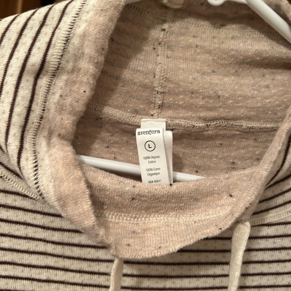 Aventura cowl neck reversible pull over - Picture 3 of 8